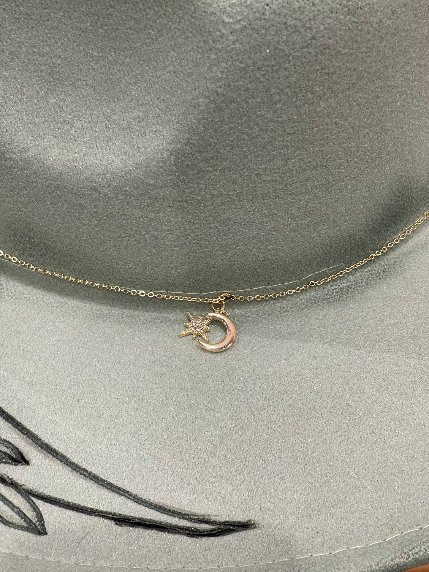 Mint flower crescent moon burned hat