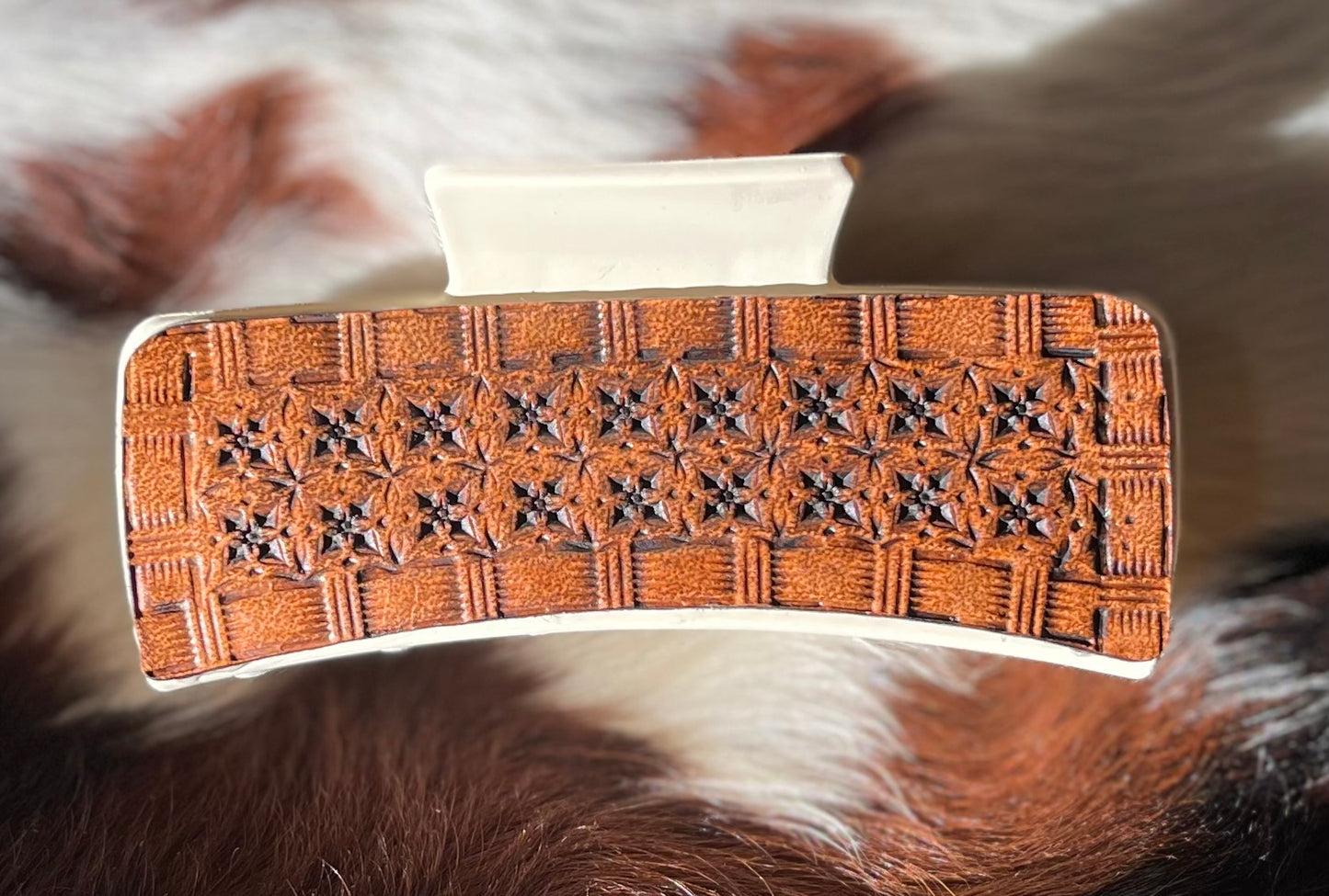 Crème and Brown Claw Clip