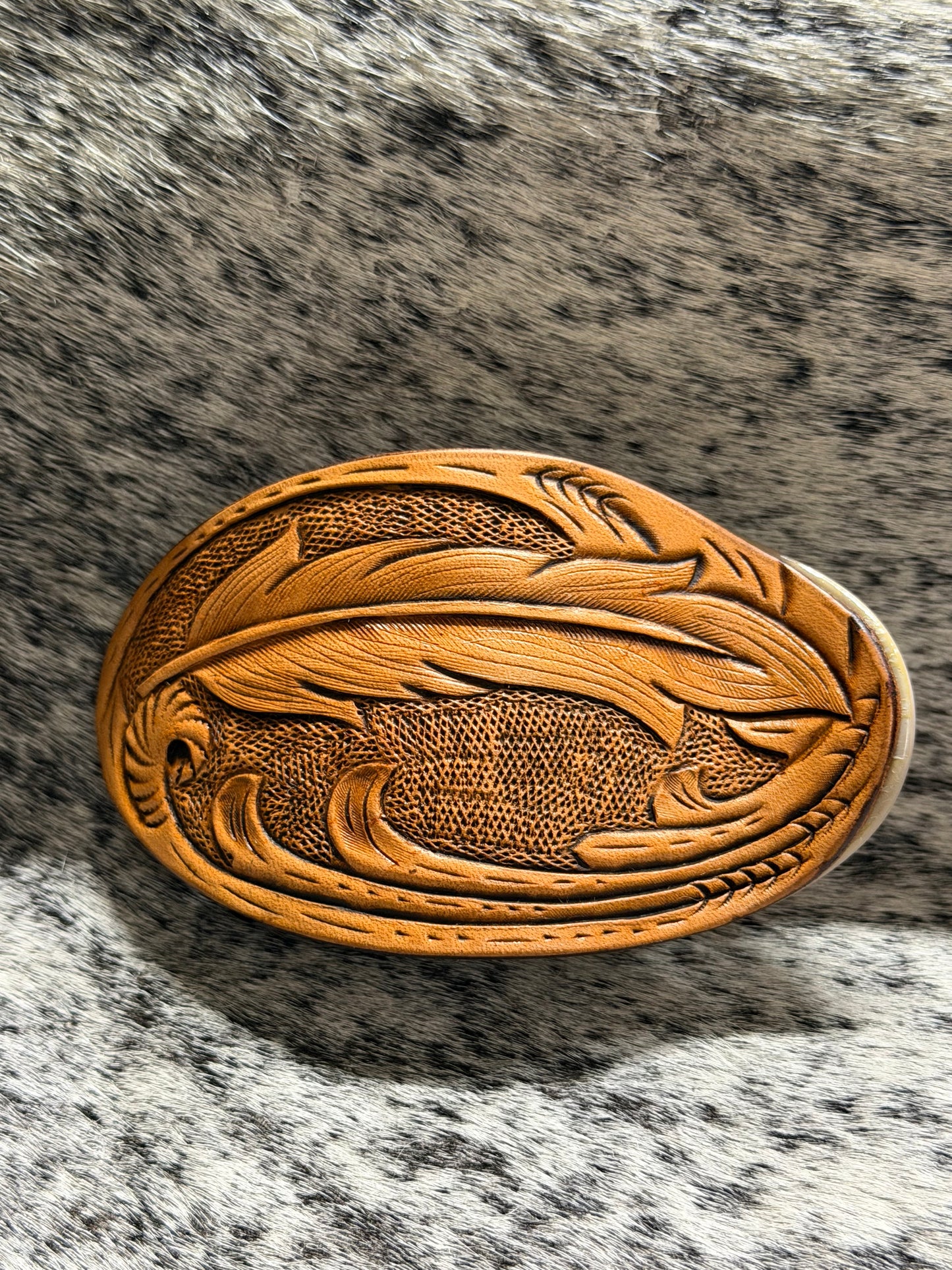 Tan flat feather claw clip