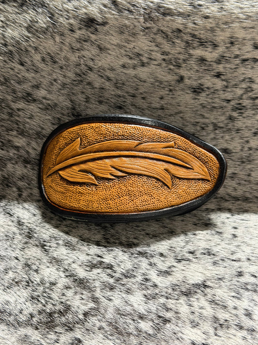 Black and tan flat feather claw clip